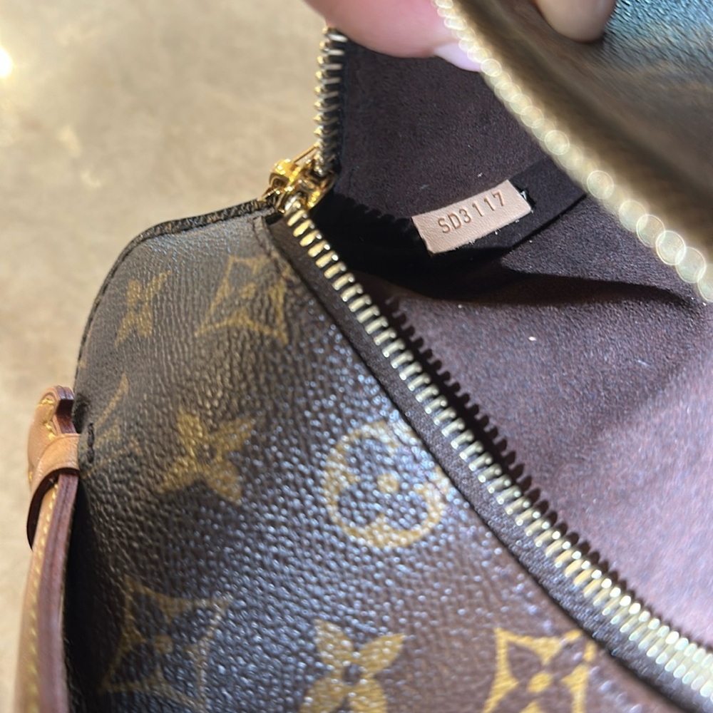Authentic Louis Vuitton Pochette Metis w/ receipt - Picture 11 of 11